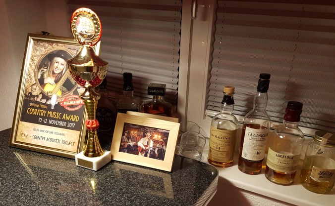 Einrahmung statt Einbildung neben Einmachung im Glas oder so...